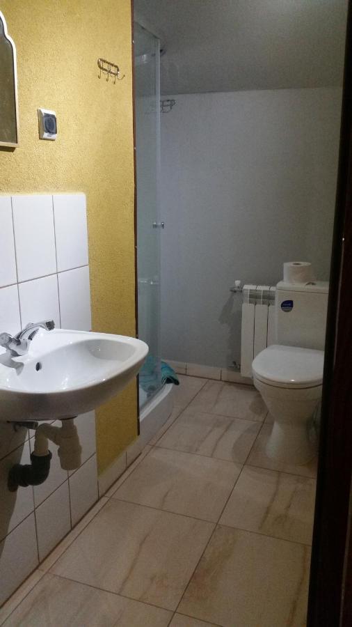 Pokoje Goscinne "U Karola" Pracownicze Ścinawa Εξωτερικό φωτογραφία