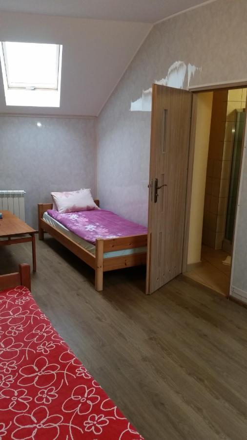 Pokoje Goscinne "U Karola" Pracownicze Ścinawa Εξωτερικό φωτογραφία